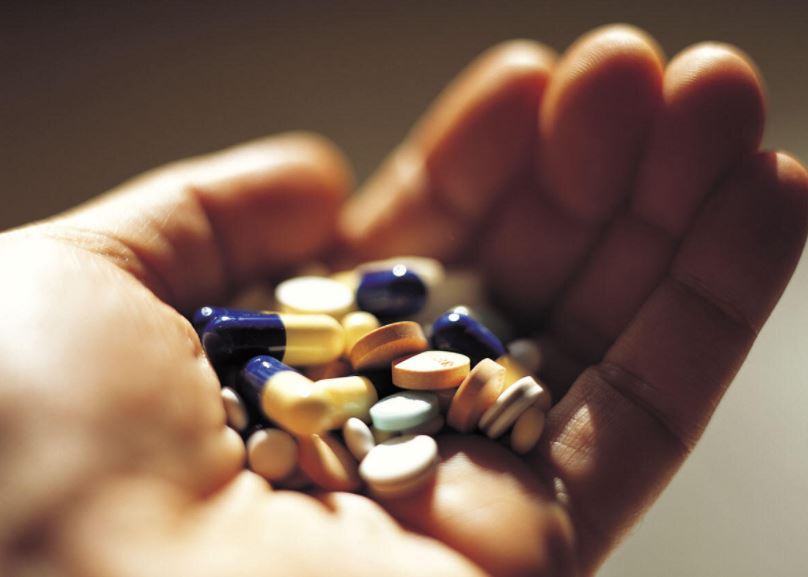 Sử dụng các loại thuốc tràm cảm, thuốc giảm đau sẽ làm giảm nồng độ estrogen